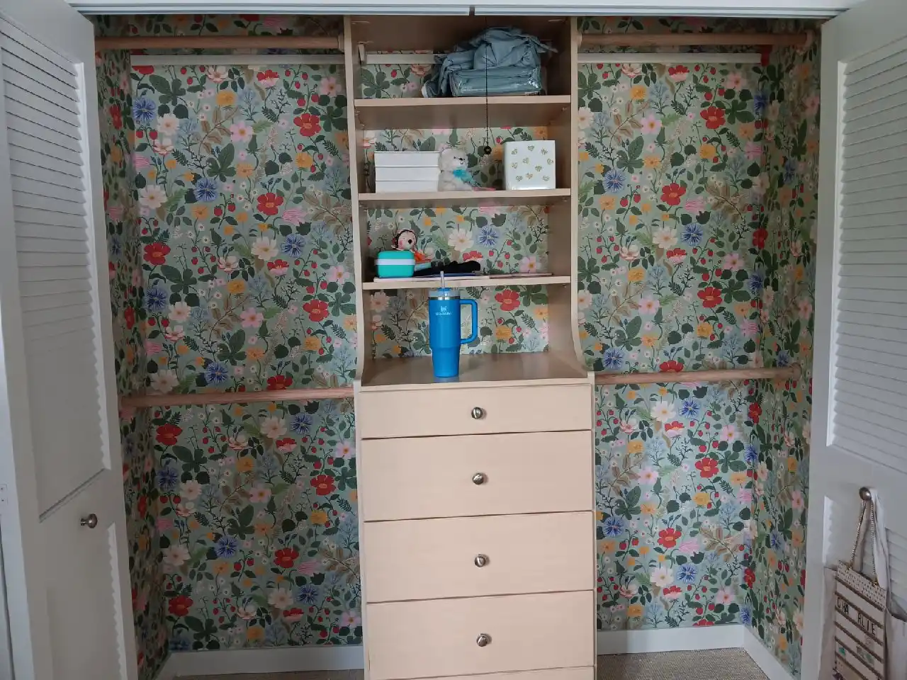 Wallpaper installation service in Glendale, AZ